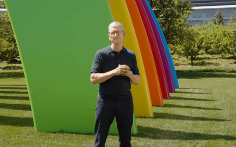 库克谢幕之战苹果放弃自研AI！iPhone求助谷歌Gemini换脑Siri