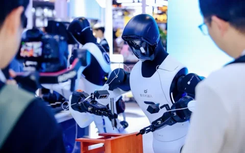 机器人开始打工了，可量产才是生死线｜2026 WAIC